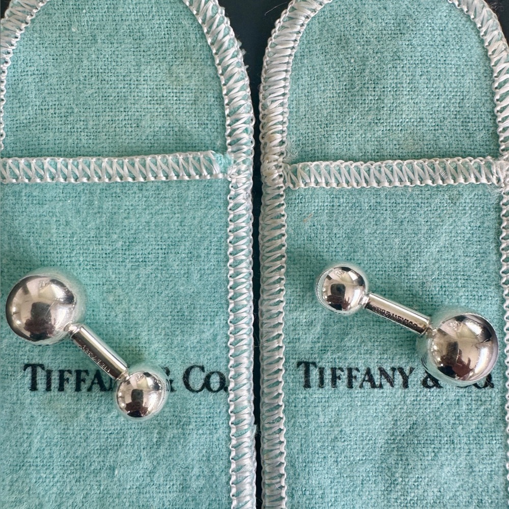 Tiffany & Co
Tiffany Barbell Bead Ball Cufflinks